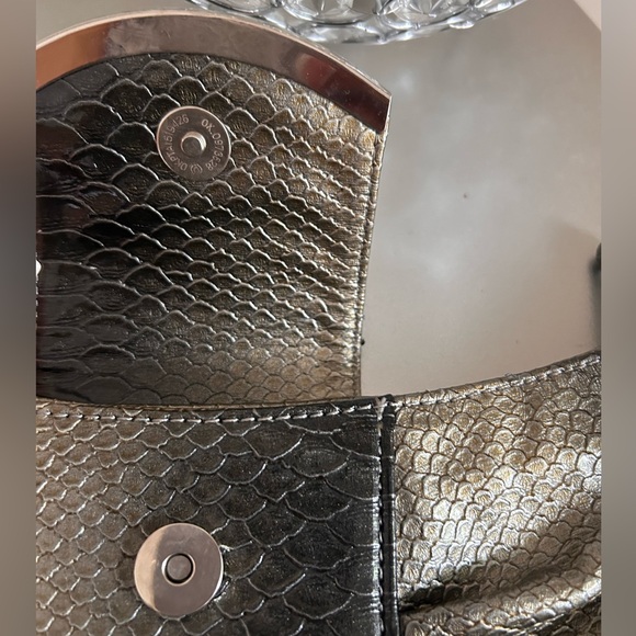 EXPRESS Snake Print Clutch - Picture 5 of 5